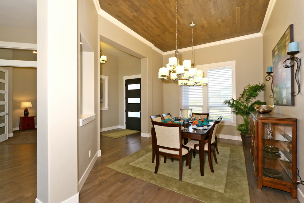 Immagine di una sala da pranzo aperta verso il soggiorno minimal di medie dimensioni con pareti beige