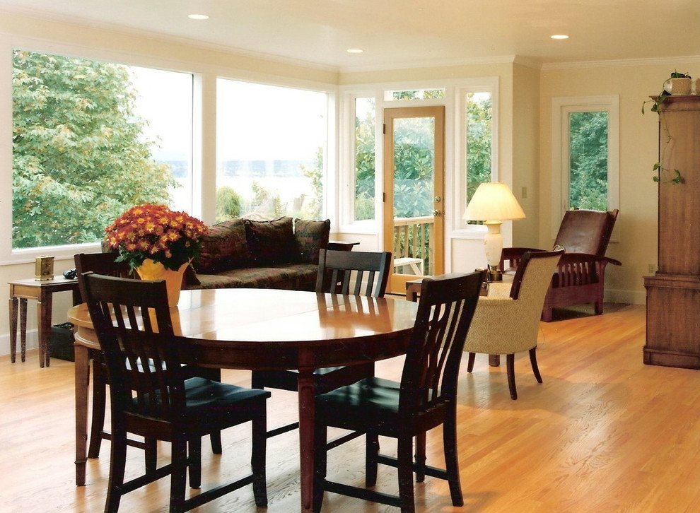 Dining room - traditional dining room idea in Seattle