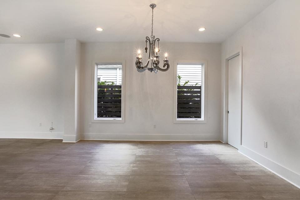Example of a dining room design in New Orleans