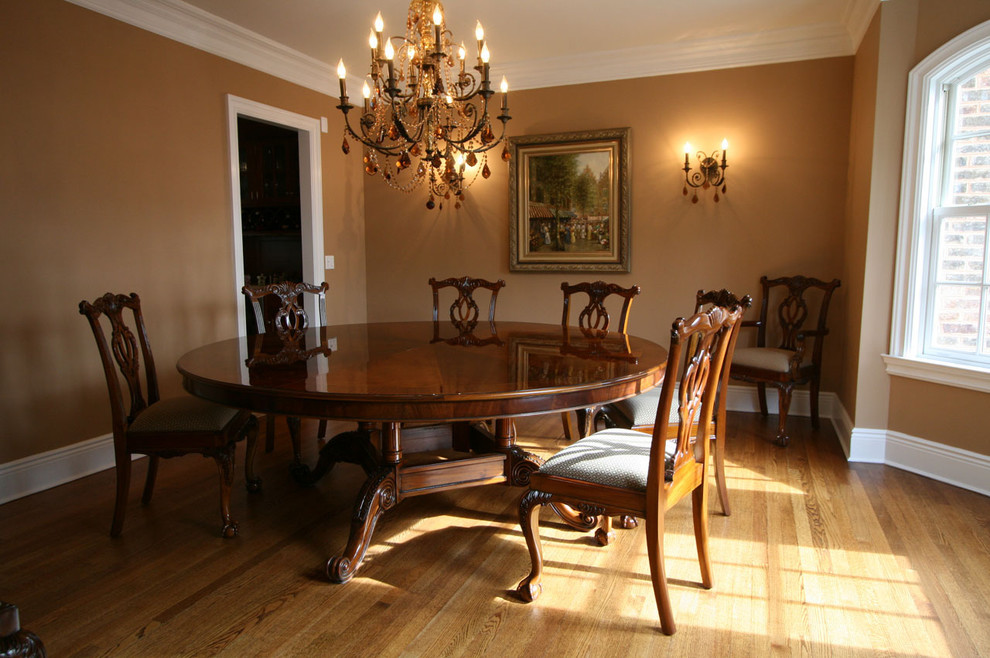 Brown Mahogany Formal Dining Room Table, 72 Round Dining Room Setup