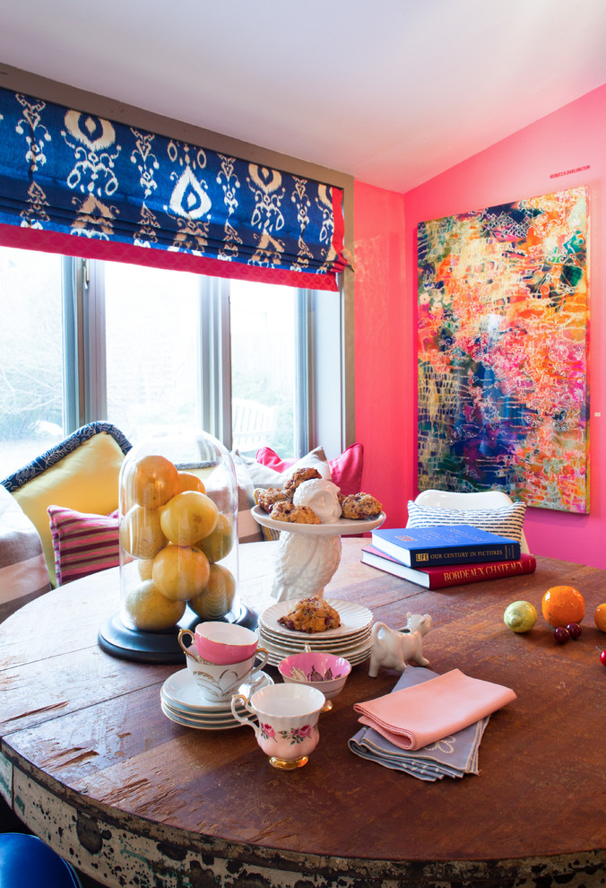 Источник вдохновения для домашнего уюта: отдельная столовая среднего размера в стиле фьюжн с разноцветными стенами