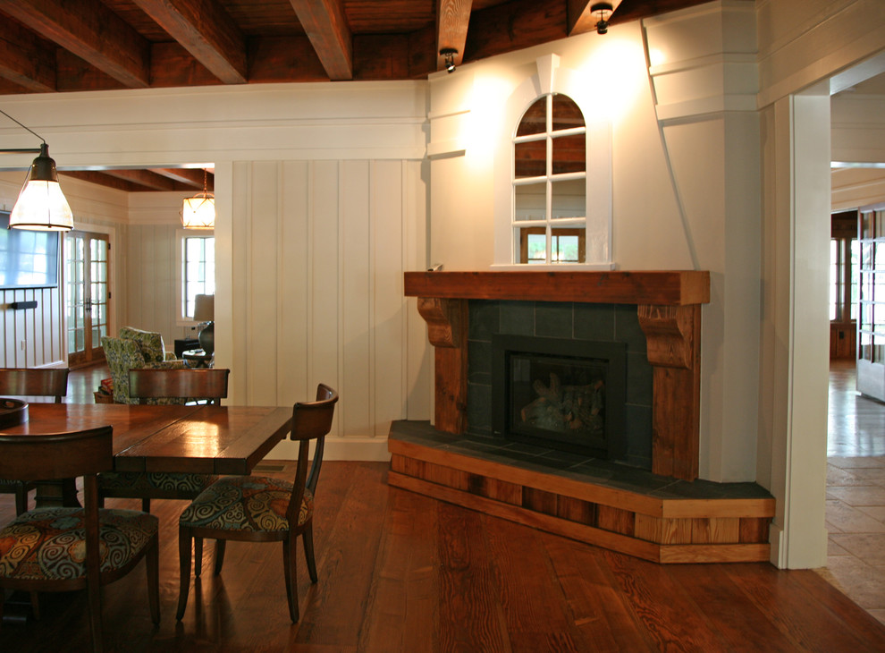 This is an example of a traditional dining room in Milwaukee.