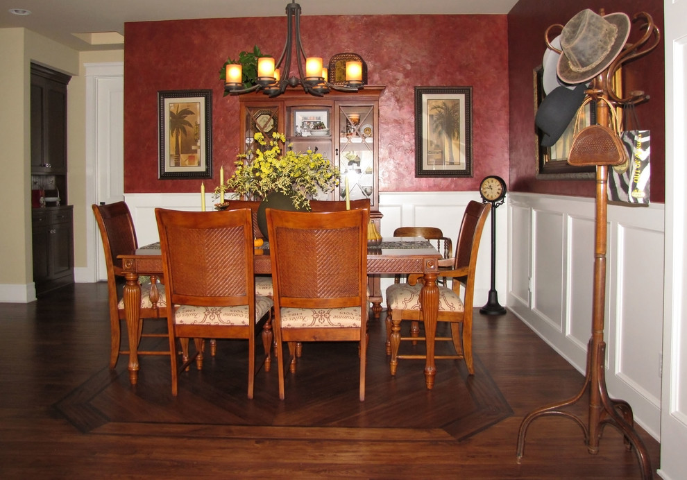Design ideas for a classic dining room in Los Angeles.