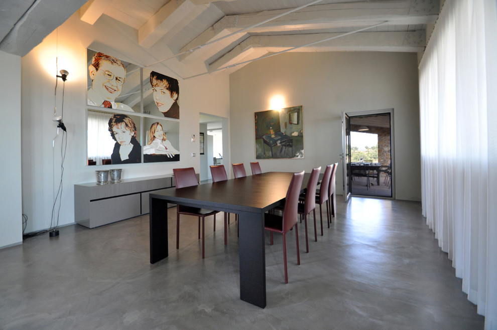 Example of a cottage dining room design in Milan