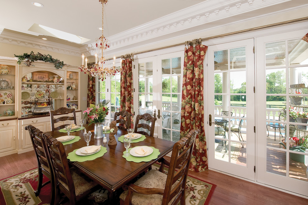 Photo of a classic dining room in Louisville.