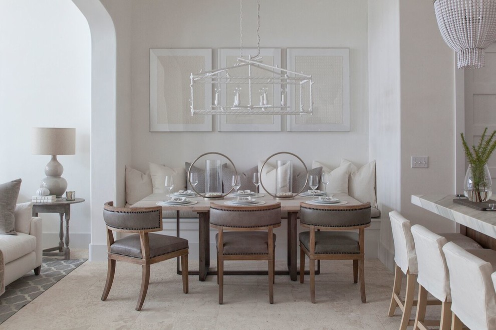 Idee per una sala da pranzo aperta verso il soggiorno stile marinaro di medie dimensioni con pareti bianche e nessun camino
