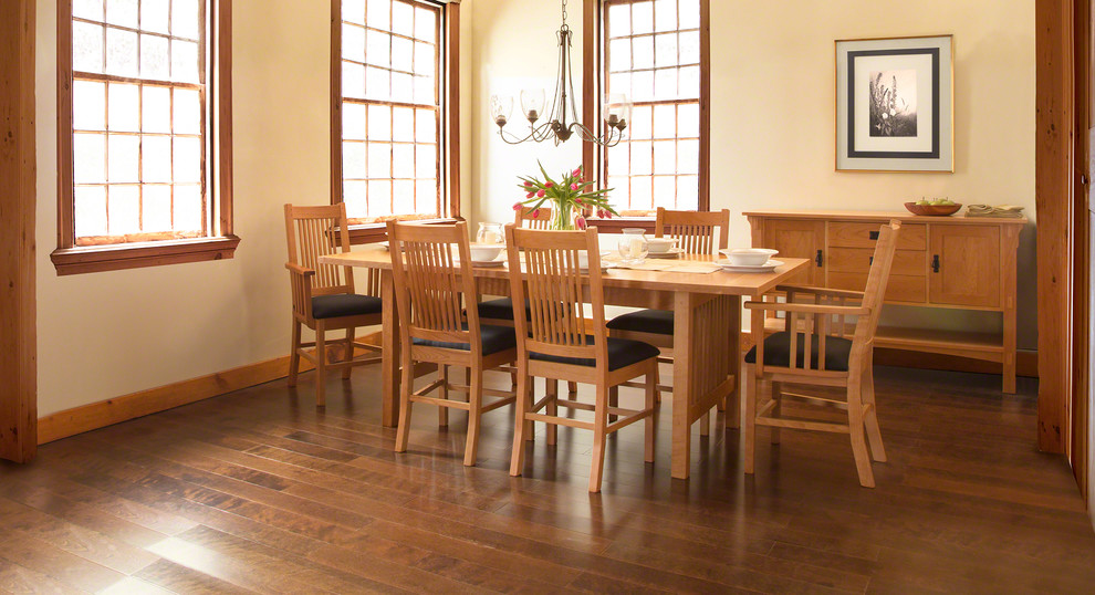 Cette photo montre une salle à manger craftsman de taille moyenne.
