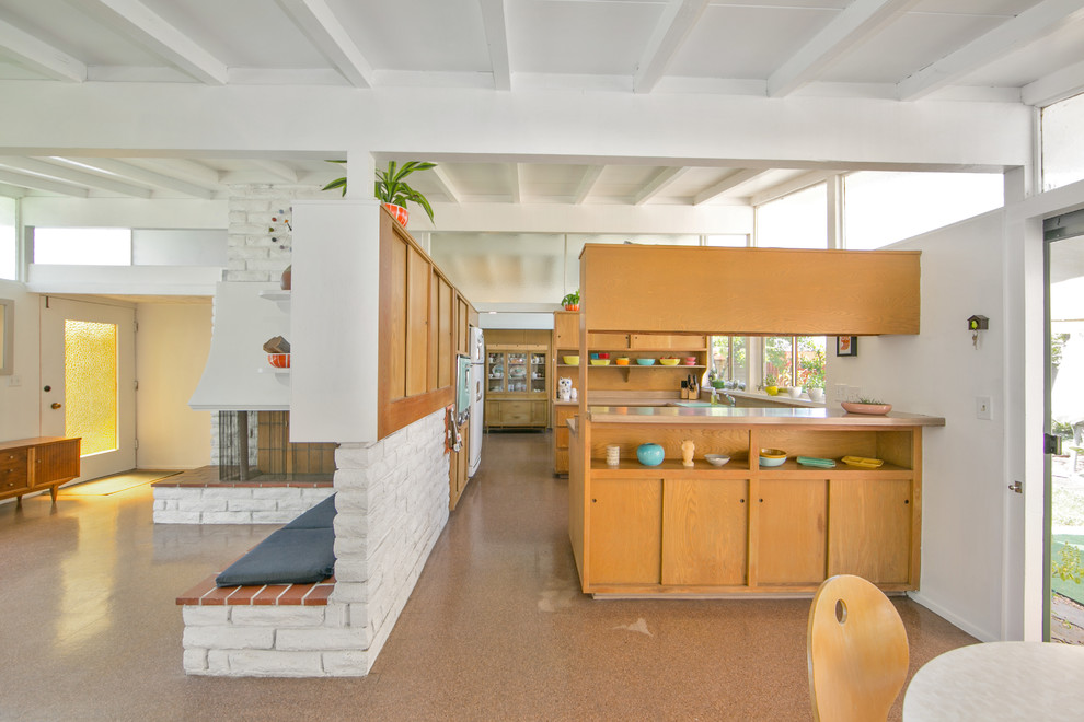 Dining room - mid-century modern dining room idea in Orange County