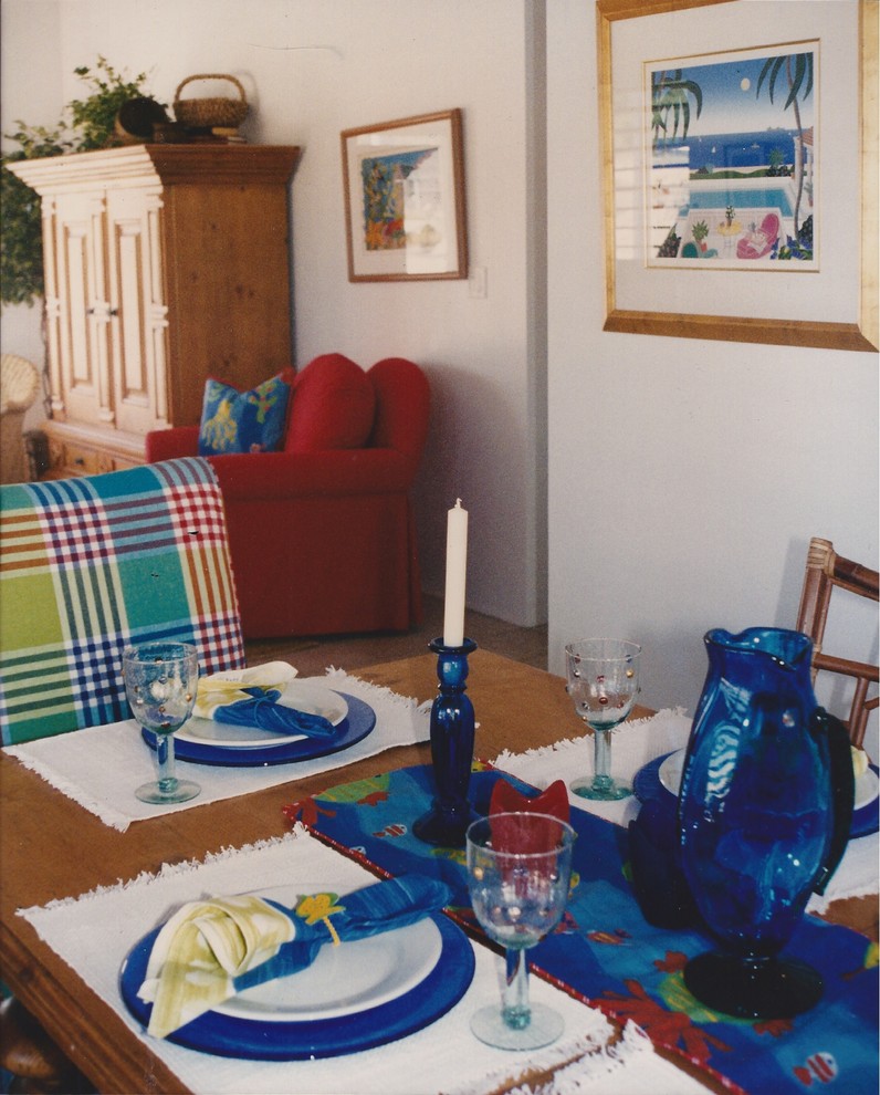 Immagine di una piccola sala da pranzo tropicale
