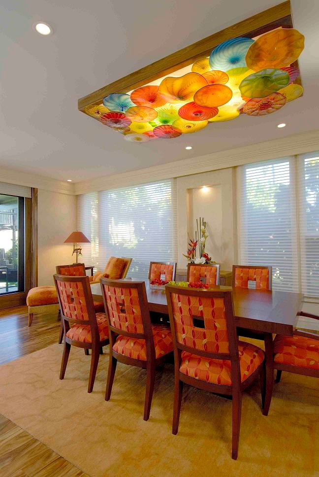 World-inspired open plan dining room in Hawaii with beige walls and medium hardwood flooring.