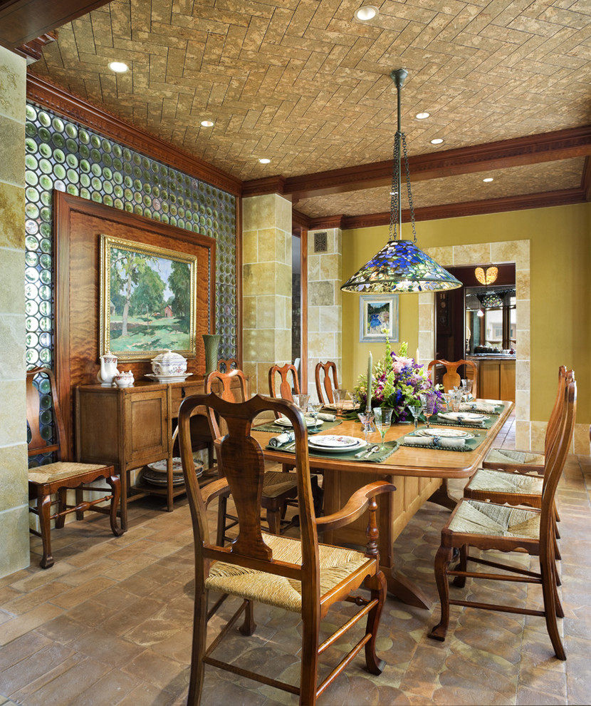 Ispirazione per una sala da pranzo tradizionale con pareti verdi