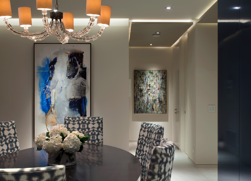 Immagine di una sala da pranzo aperta verso il soggiorno contemporanea di medie dimensioni con pareti bianche e pavimento in gres porcellanato