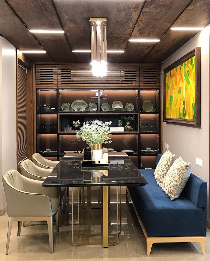 This is an example of a contemporary dining room in Mumbai.