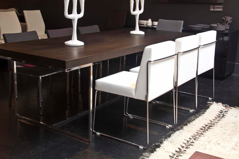 Dining room - contemporary dining room idea in Orange County