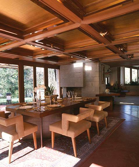 Источник вдохновения для домашнего уюта: гостиная-столовая среднего размера в стиле модернизм с бетонным полом, стандартным камином и фасадом камина из бетона