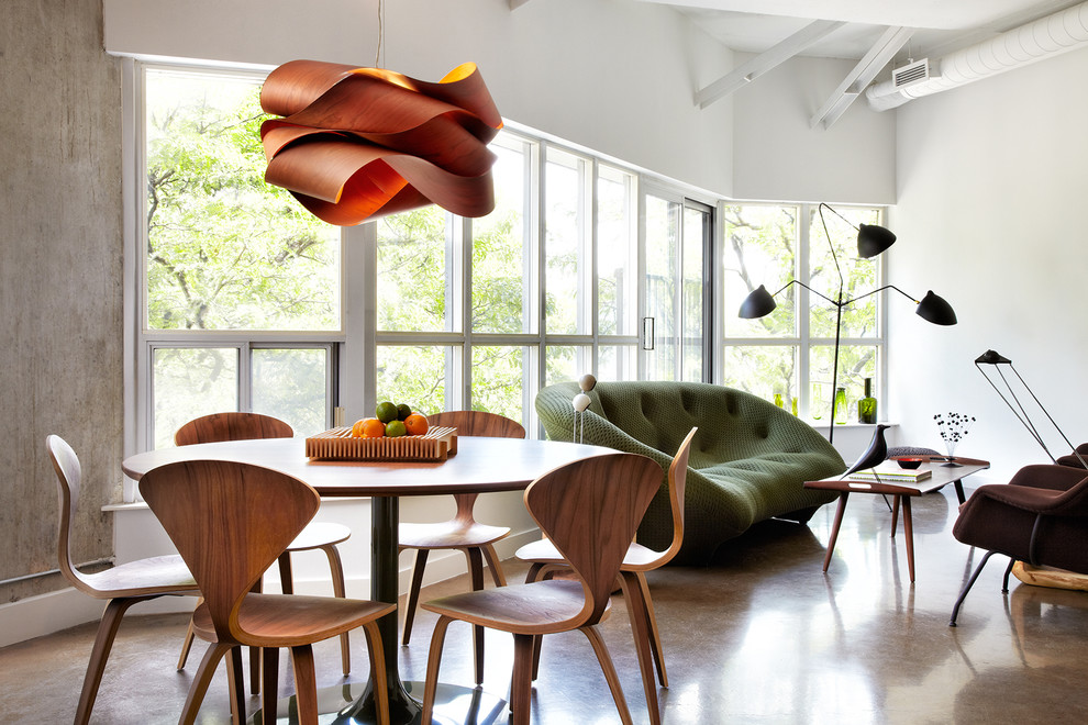 This is an example of a contemporary dining room in Toronto.
