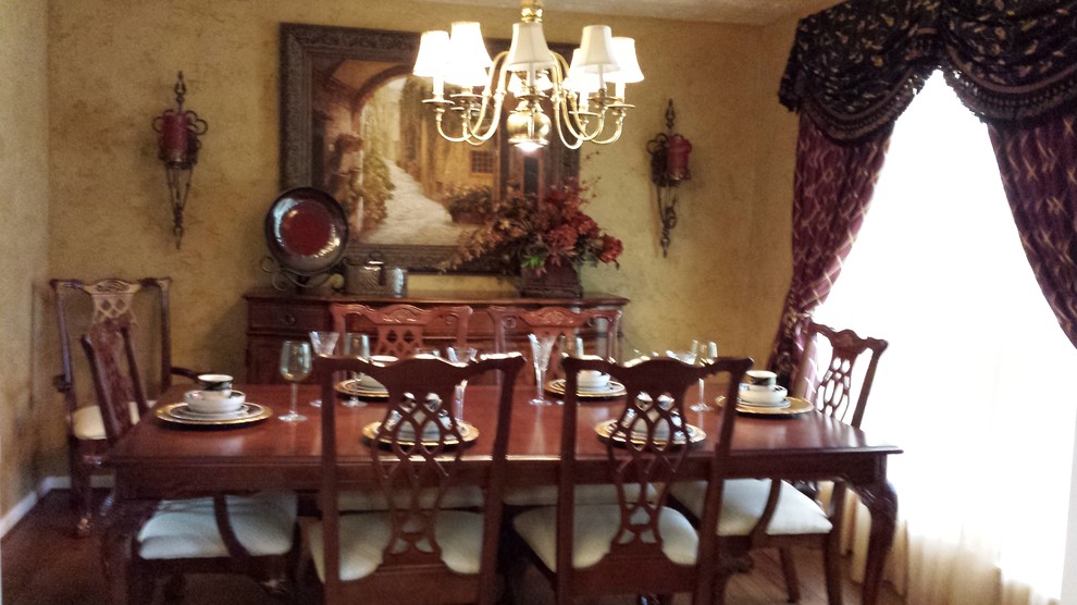 Traditional dining room in Houston.