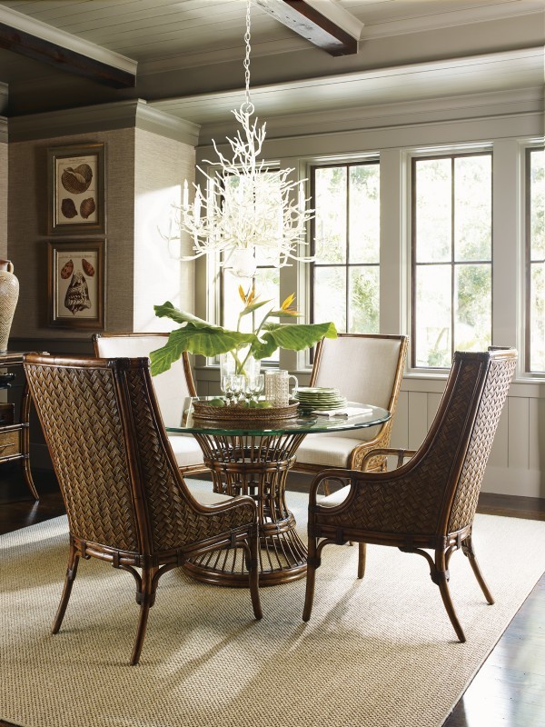 Example of an island style dining room design in Jacksonville