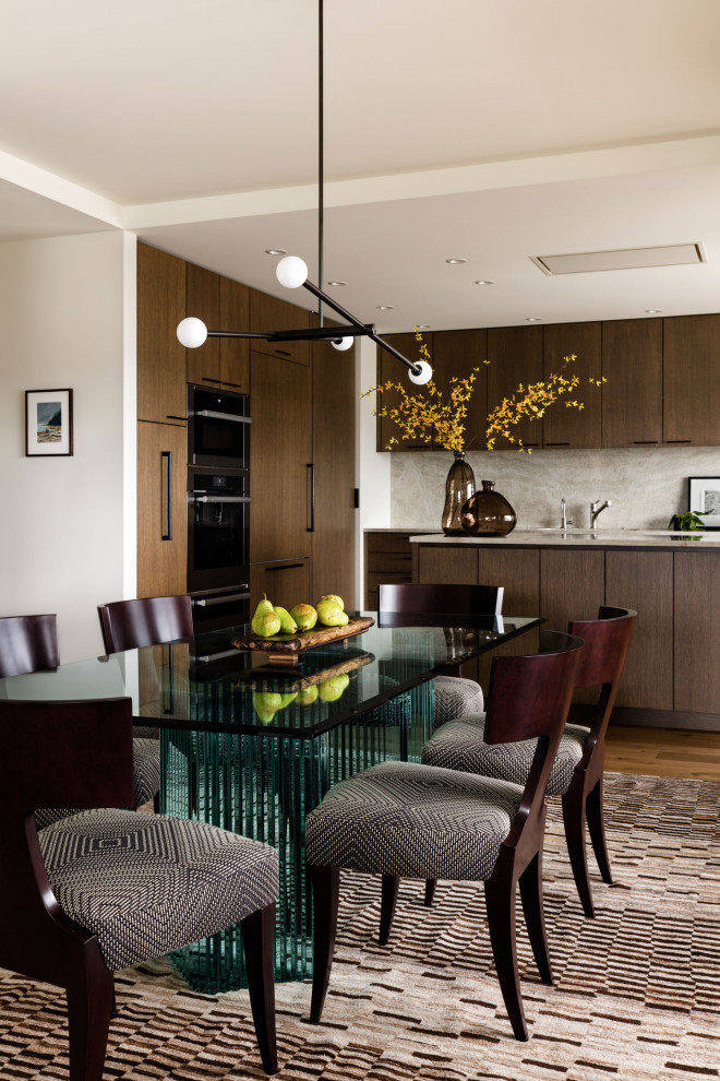 Ispirazione per una sala da pranzo aperta verso la cucina design di medie dimensioni con pareti bianche e pavimento marrone