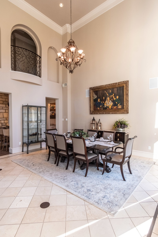 This is an example of a dining room in Houston.