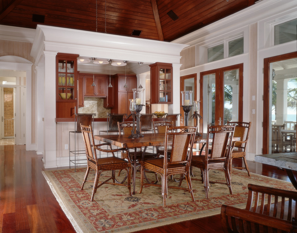 Inspiration for a classic dining room in Tampa.