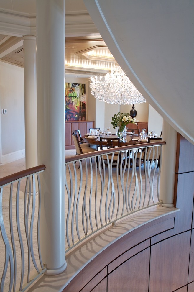 На фото: гостиная-столовая среднего размера в современном стиле с бежевыми стенами с