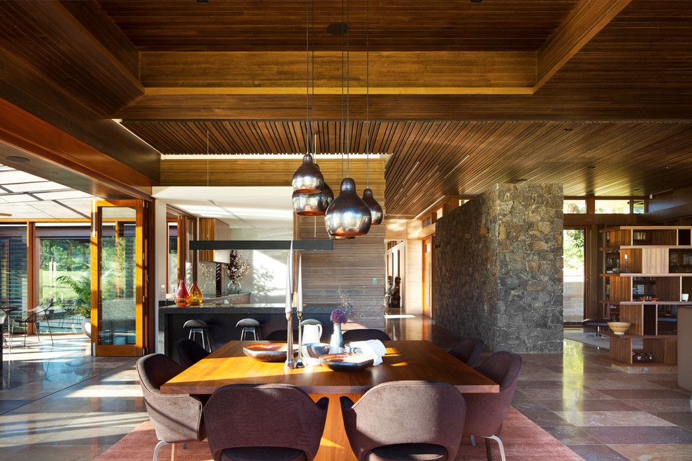 Inspiration for a zen dining room remodel in Perth