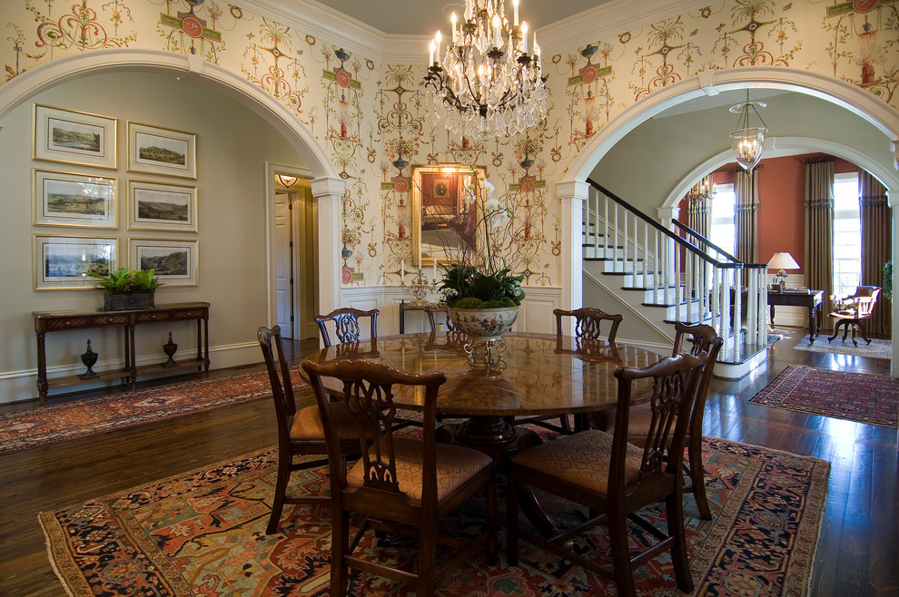 Classic dining room in Nashville with multi-coloured walls.