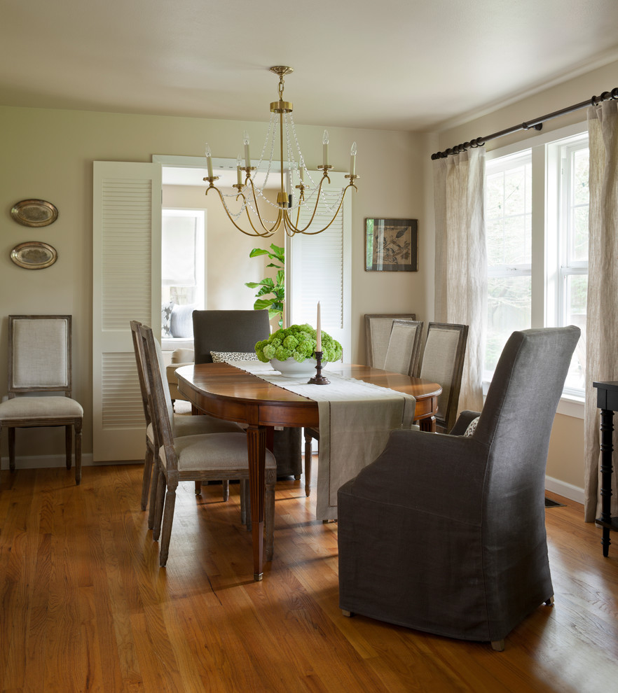 Traditional dining room in Seattle with medium hardwood flooring.