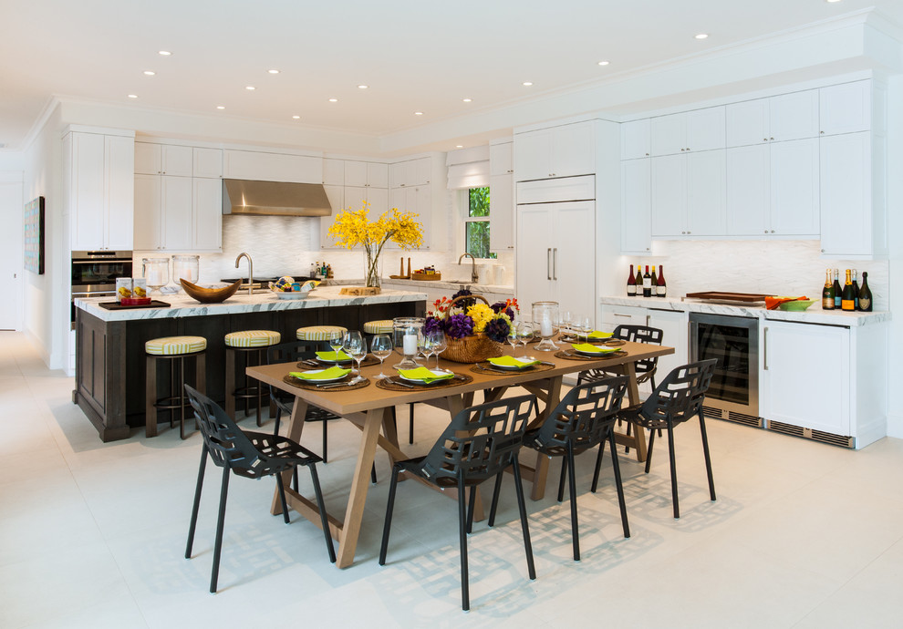 Immagine di una grande sala da pranzo aperta verso la cucina design con pavimento in gres porcellanato