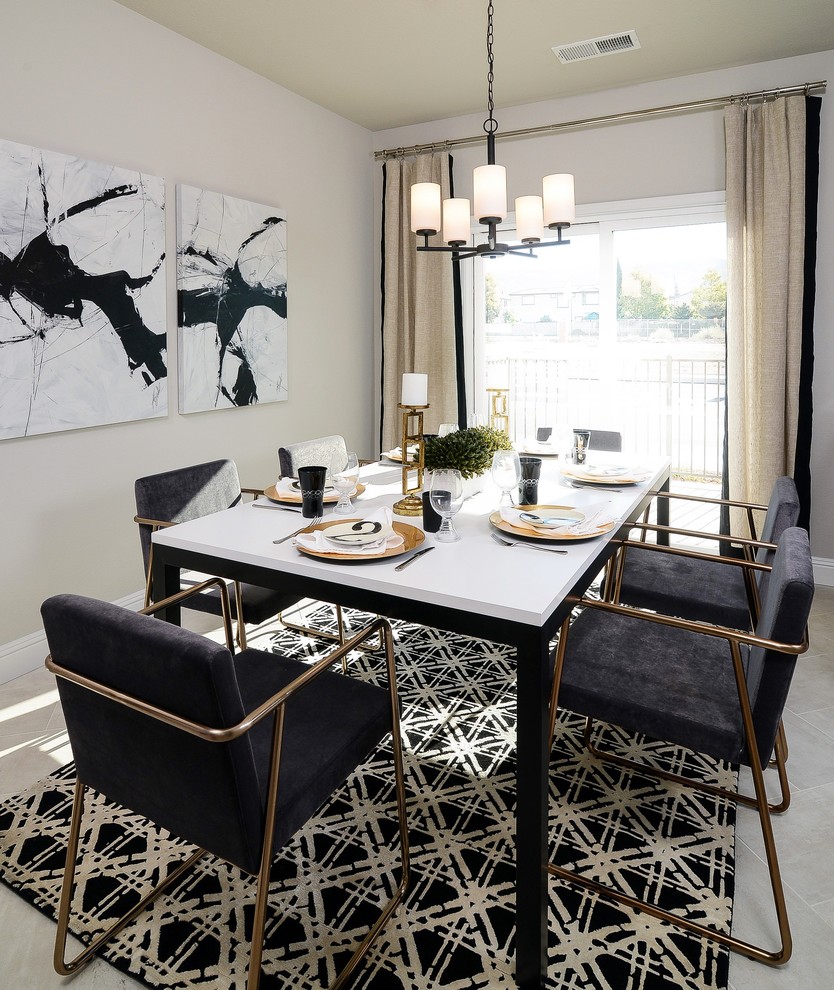 Mittelgroße Moderne Wohnküche mit beiger Wandfarbe und Porzellan-Bodenfliesen in Sacramento
