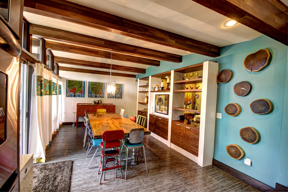 Источник вдохновения для домашнего уюта: столовая в стиле ретро с синими стенами