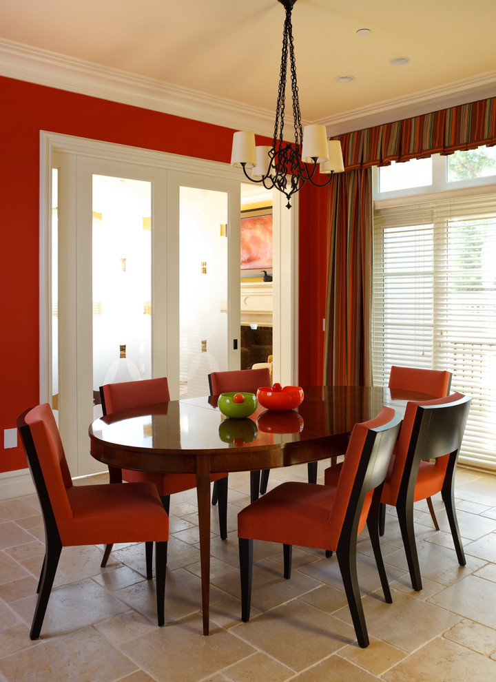 Ejemplo de comedor contemporáneo con paredes rojas y cortinas