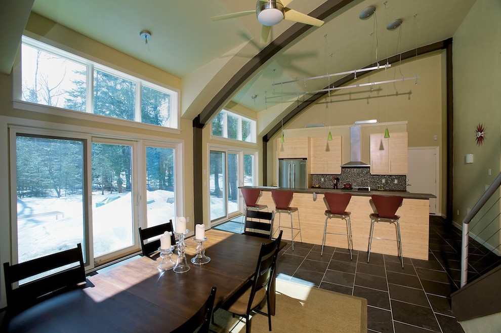 Breakfast bar combined with dining area Contemporary Dining Room