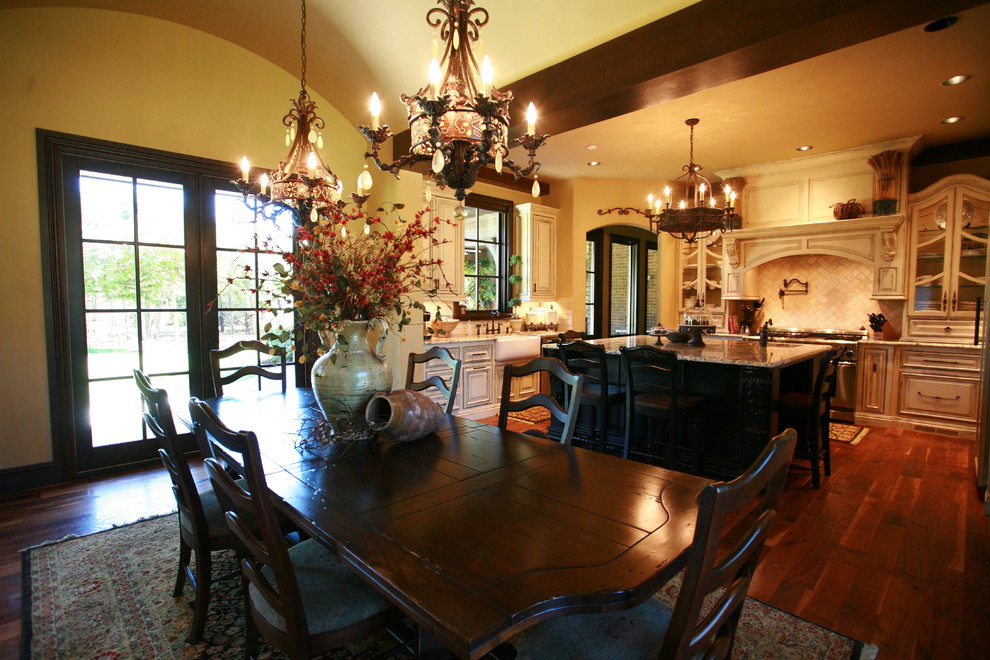 Inspiration for a timeless dining room remodel in Oklahoma City