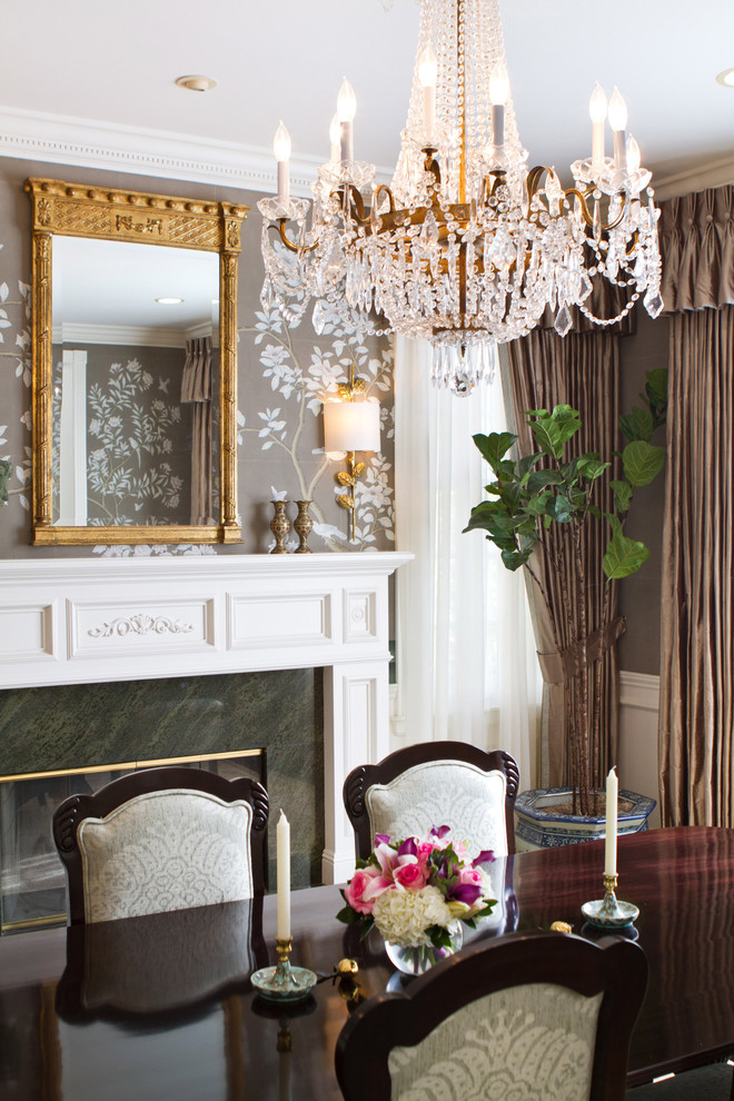 Inspiration for a timeless dining room remodel in Los Angeles