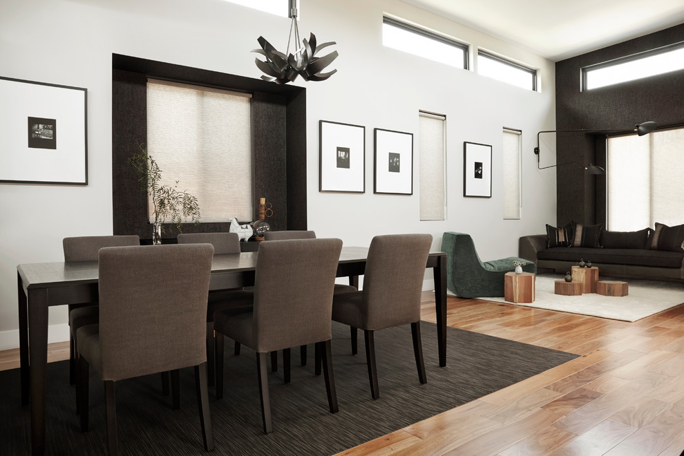 Foto di una sala da pranzo minimal con pavimento in legno massello medio