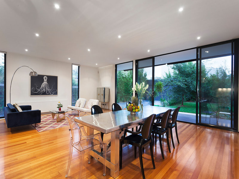 Design ideas for a traditional dining room in Melbourne.