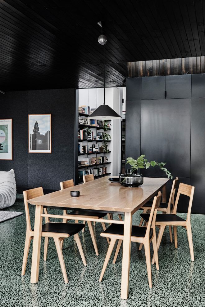 Inspiration pour une salle à manger ouverte sur le salon design de taille moyenne avec un mur blanc, sol en béton ciré, aucune cheminée et un sol vert.