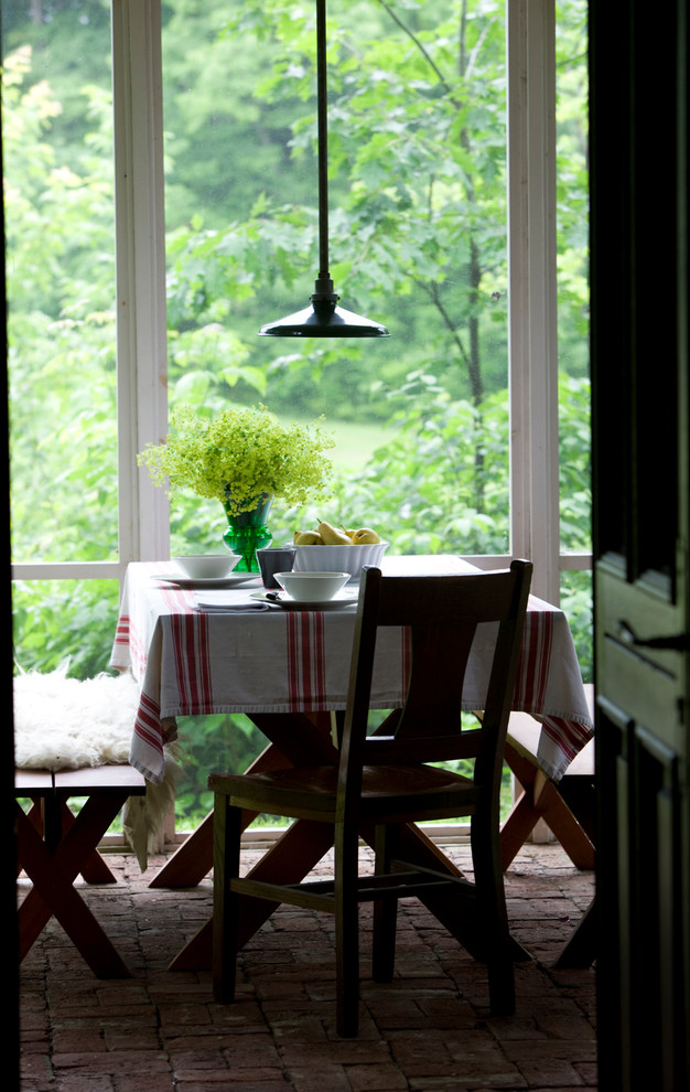 Mountain style dining room photo in Montreal