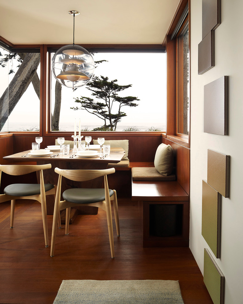 Ispirazione per una sala da pranzo minimalista con parquet scuro
