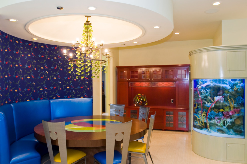 Inspiration pour une salle à manger design avec un mur beige.