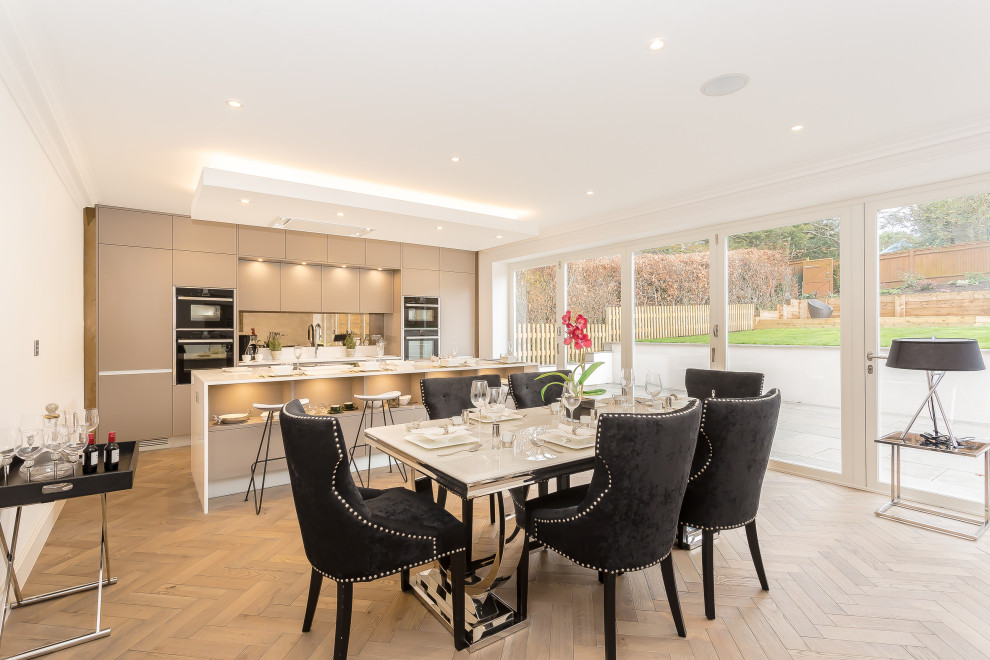 This is an example of a medium sized classic kitchen/dining room in Surrey.