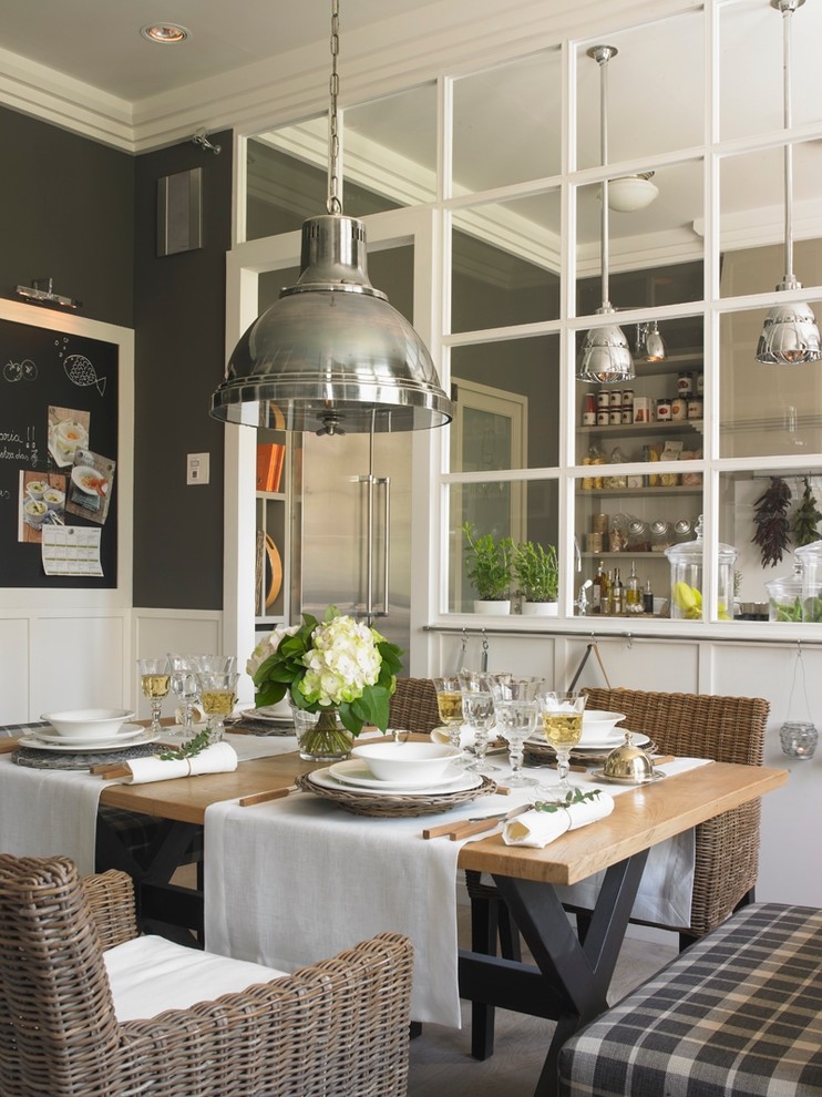 Inspiration for an industrial dining room remodel in Barcelona