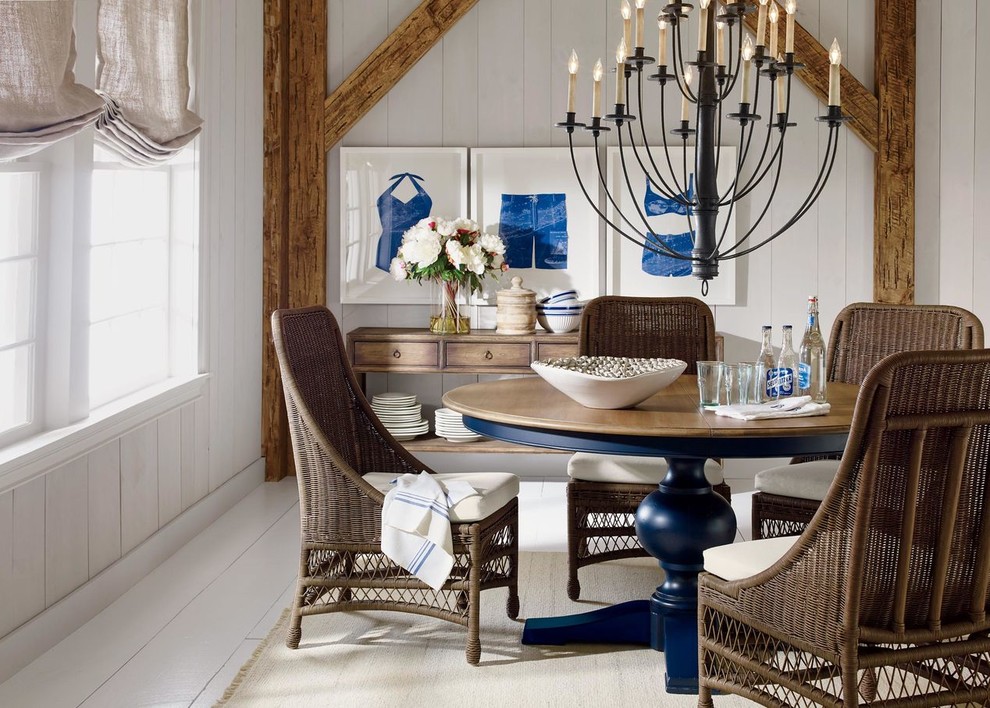Imagen de comedor de estilo de casa de campo grande abierto sin chimenea con paredes blancas, suelo de madera pintada y suelo blanco