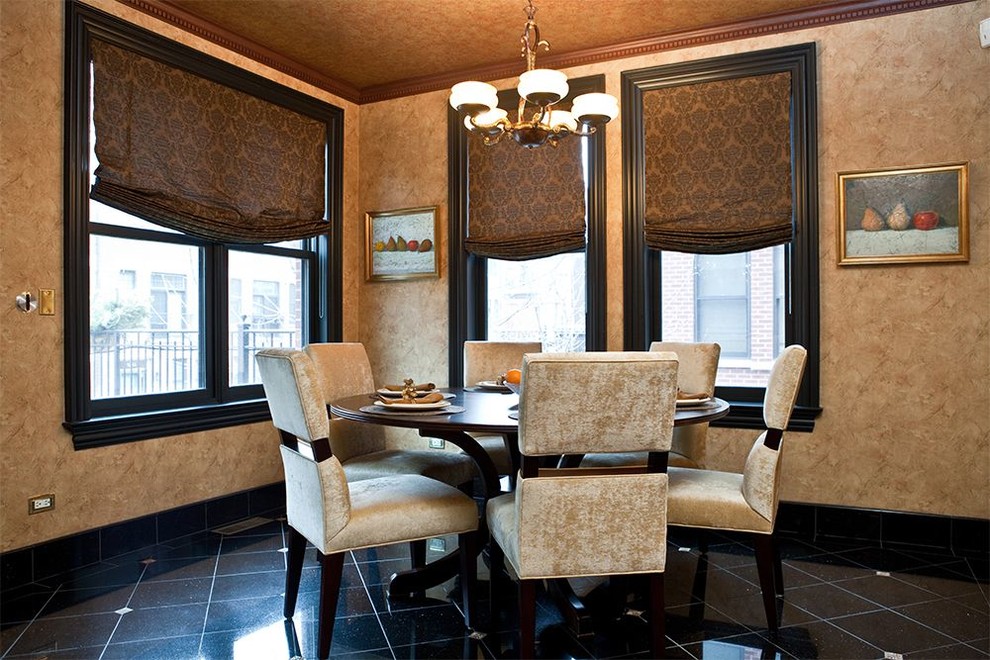 Exemple d'une salle à manger ouverte sur la cuisine chic avec un mur beige, une cheminée standard et un manteau de cheminée en pierre.