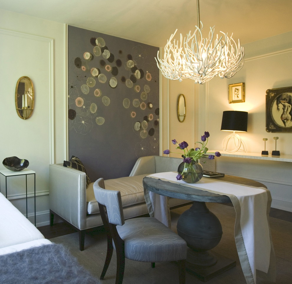 Exemple d'une salle à manger ouverte sur le salon éclectique de taille moyenne avec un mur gris, un sol en carrelage de porcelaine et aucune cheminée.