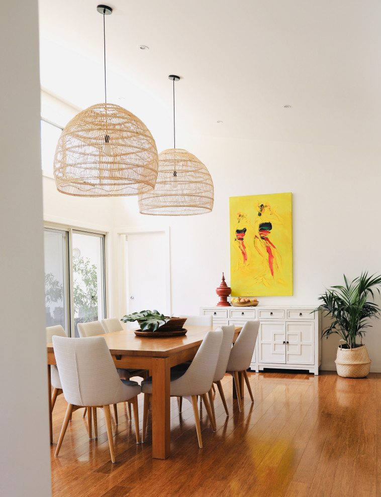 Design ideas for a world-inspired dining room in Canberra - Queanbeyan.
