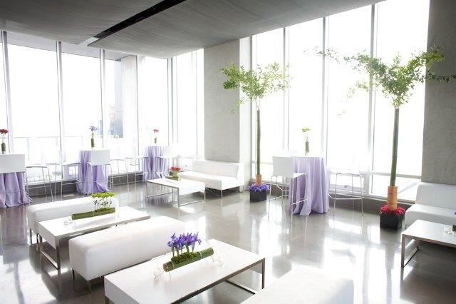 Ispirazione per una grande sala da pranzo aperta verso il soggiorno design con pareti grigie