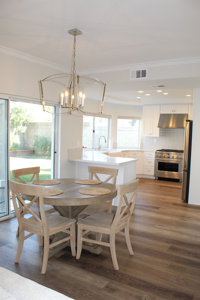 Photo of a modern dining room in Orange County.